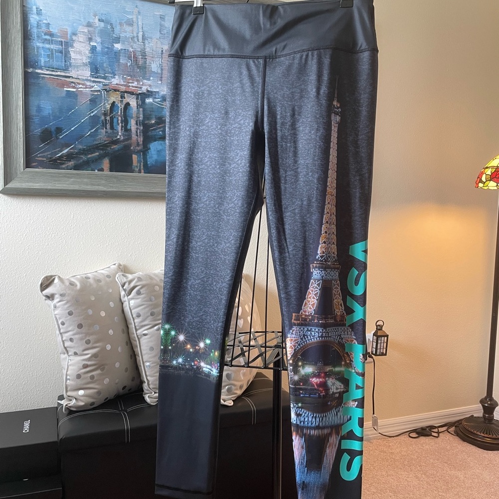VICTORIA’S SECRET SPORT printed leggings Sz L Sold Out!!